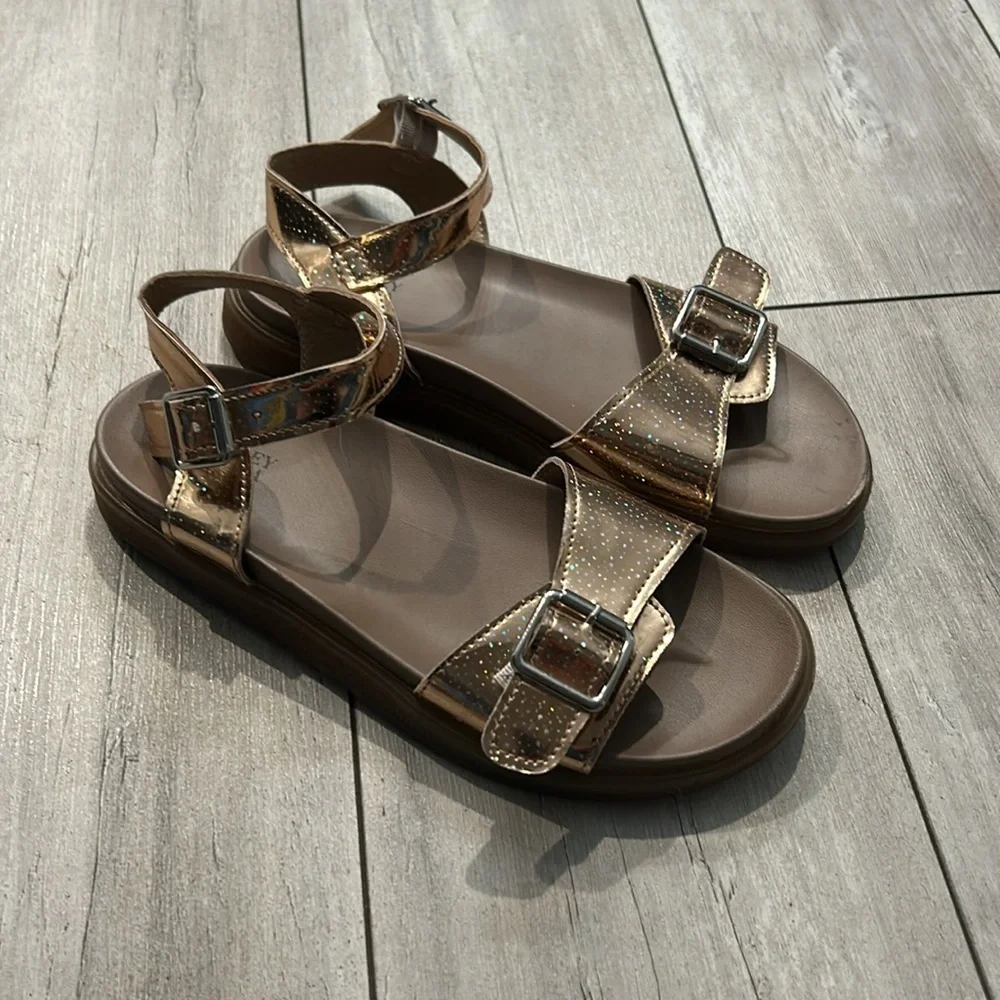Badgley Mischka little girls glitter sandals size 4